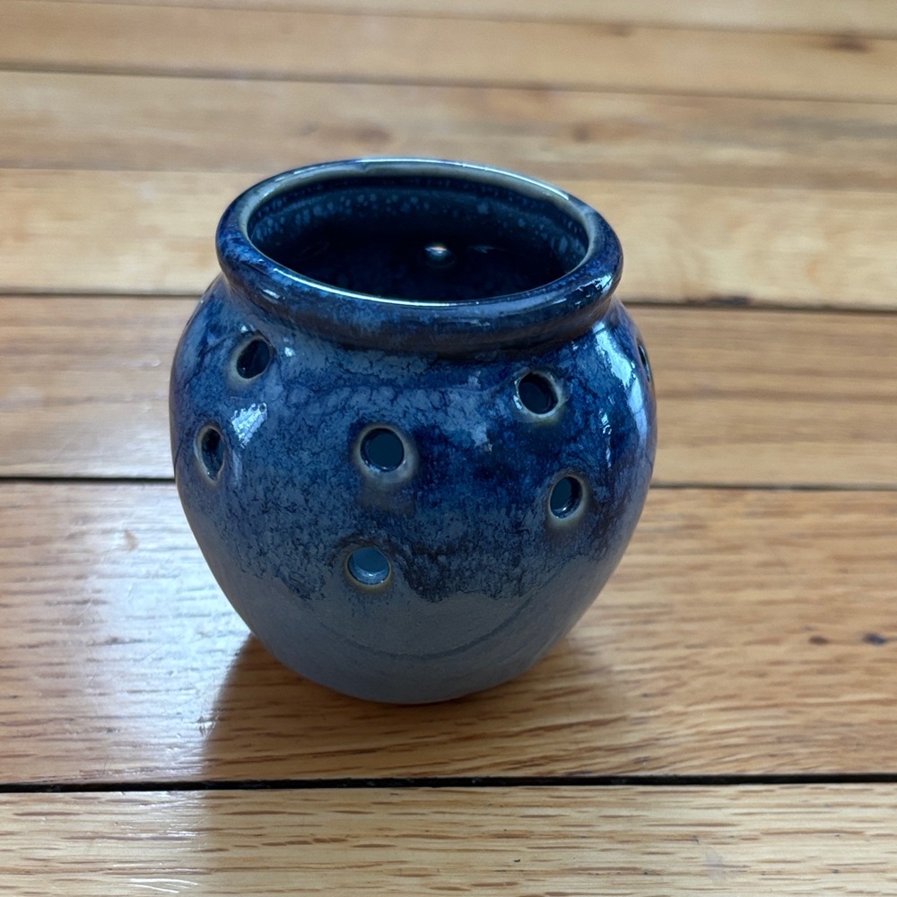 Artist/Studio TB Pots